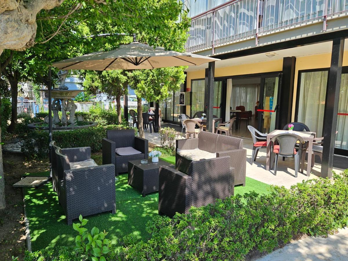 Hotel Paradiso Rimini Bagian luar foto