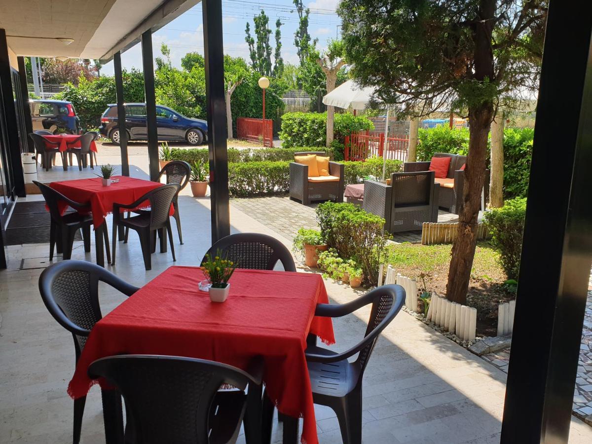 Hotel Paradiso Rimini Bagian luar foto